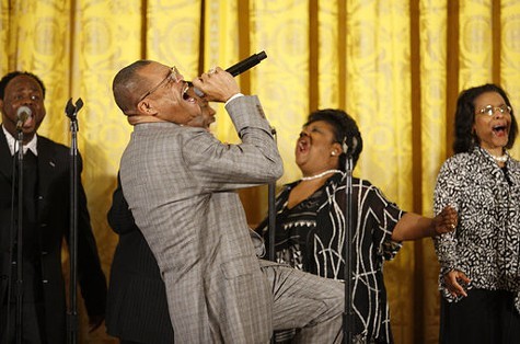 Walter_Hawkins_performs_on_stage_in_the_East_Room_of_the_White_House.jpg