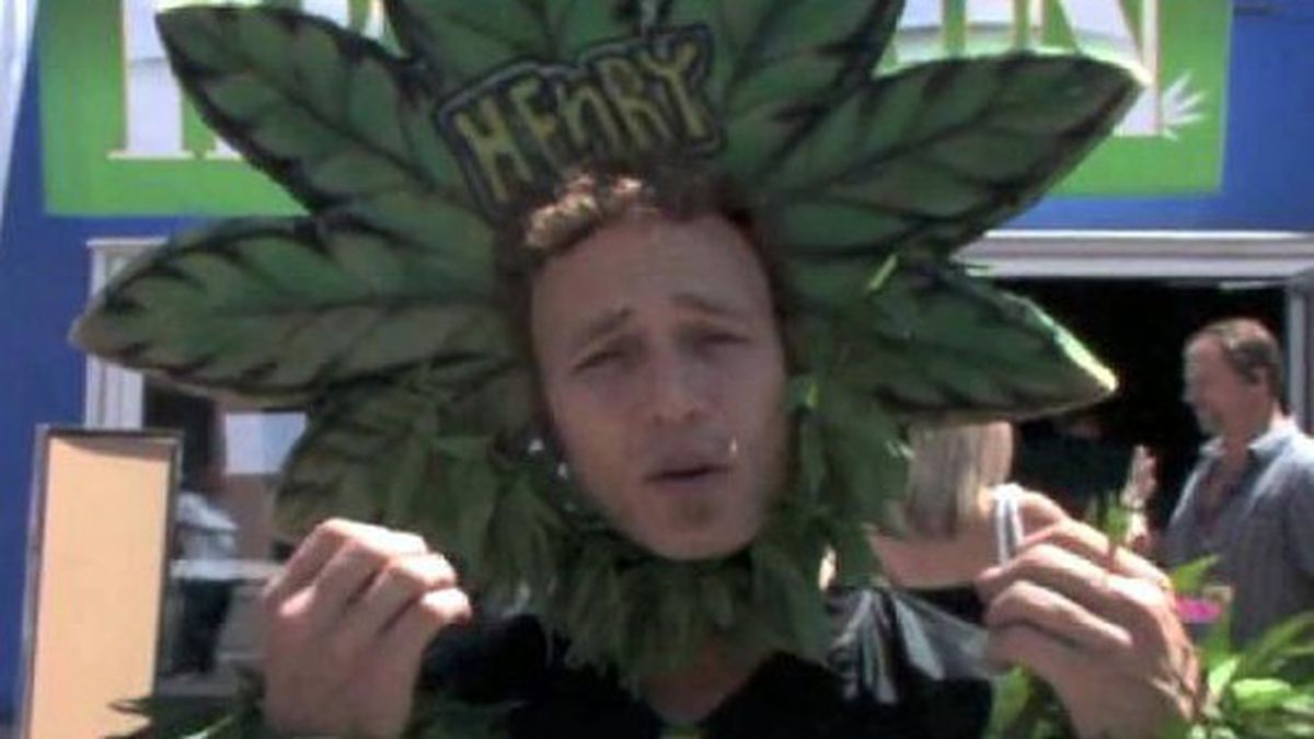 1282783019-hempcon_guy-featured