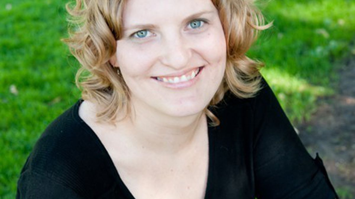 1339625678-melaniethorne_credit_lisa_farrer-featured