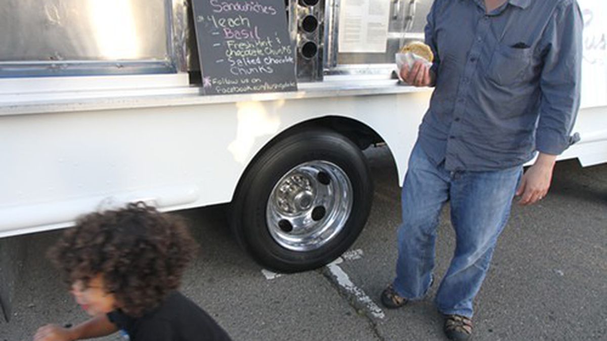 1319590708-berkeley-north-gourmet-ghetto-off-the-grid-lush-gelato-epicurius-gard-featured