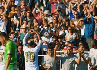 Oakland Roots Draw Big Crowds, Show Town Pride