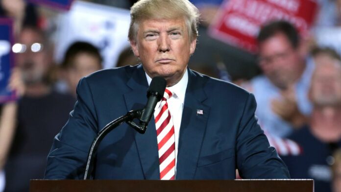 trump_lecturn-featured