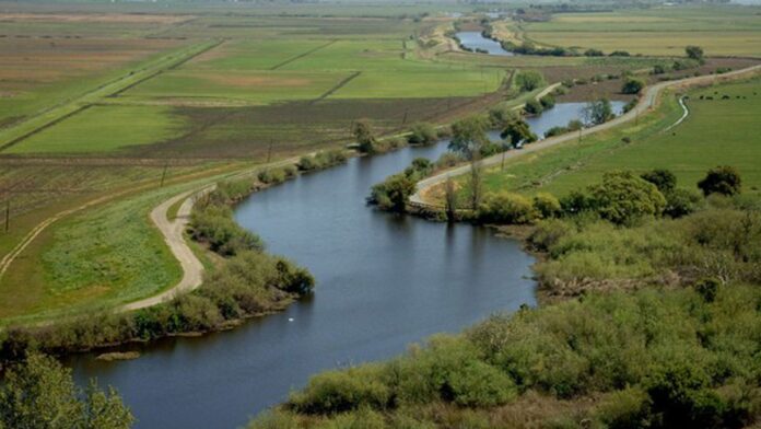 Tuesday Must Reads: Big Oil Guzzles Big Water; Leading Enviro Group Gives State Poor Grades on Water