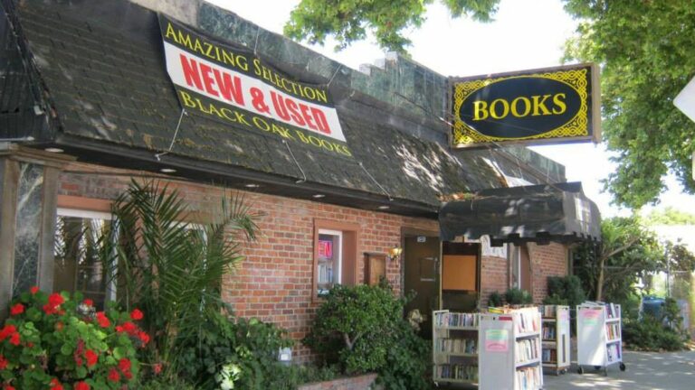 Black Oak Books to Close