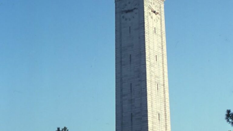 Tuesday Must Reads: UC Gets Record 200,000 Student Applications; Californians Back Stricter Gun Control Measures
