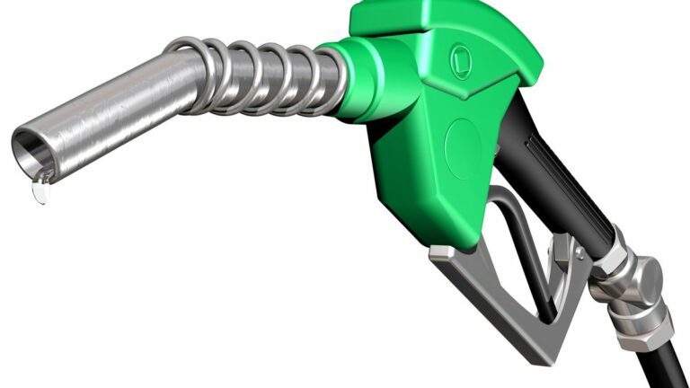 Tuesday Must Reads: Report: Big Oil Kept Gas Prices High in California; Climatologists Say El Niño Still Strong Despite Sunny Weather