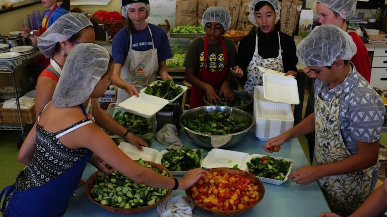 At Berkeley’s Willard Middle School, Teenage Cooks Harness the Power of the ‘Sharing Economy’