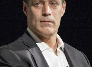 Documentary Filmmaker Sebastian Junger Discusses How Hell on Earth Hurls Viewers into Syria’s Terrifying Chaos