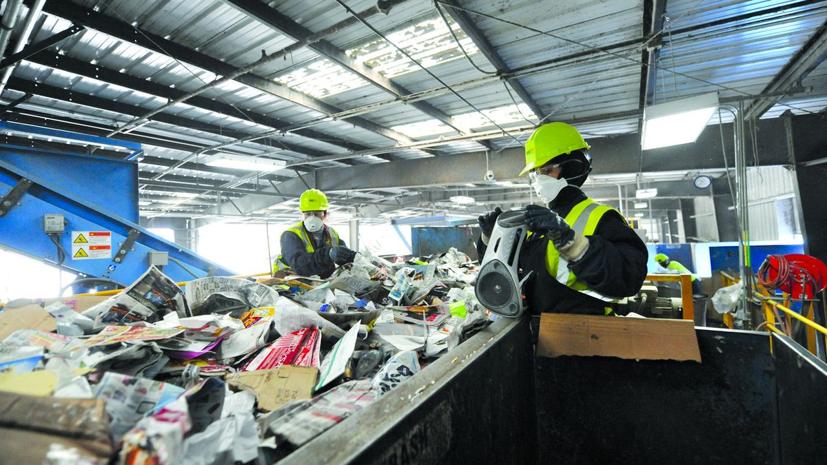 Fallout from Oakland Garbage Contract | East Bay Express | Oakland