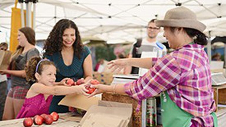 Berkeley Ecology Center Receives $3.7 Million for Farmers’ Market Nutrition Program