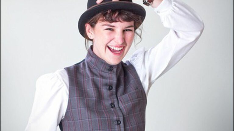 Fashion on Two Wheels Fashion on Two Wheels