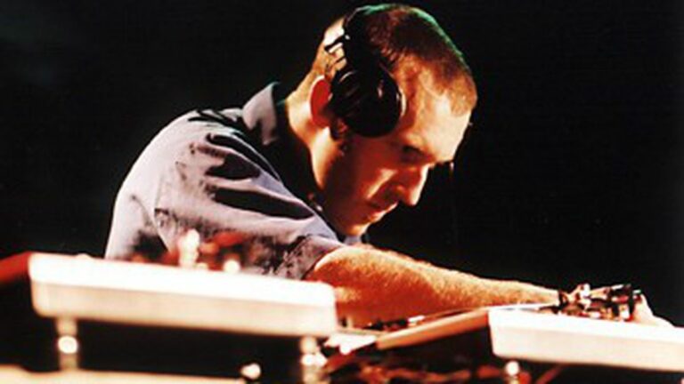 Mixmaster RJD2 busts out acoustic guitar encore?