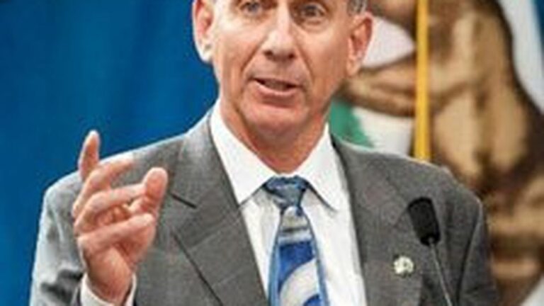 Monday Must Reads: Lawmakers Call for Closing 2,500 Oil Wastewater Wells; Bill Seeks to Fund Mystery Goo Cleanups