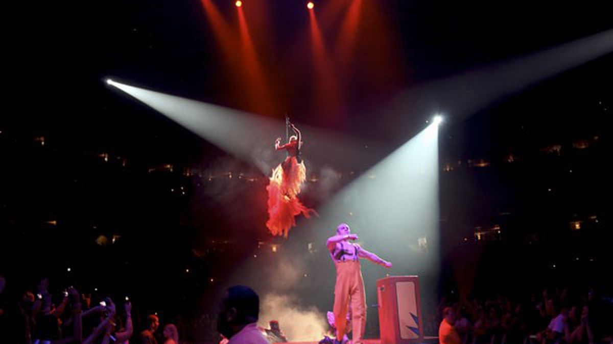 Photos: Pink | East Bay Express | Oakland, Berkeley & Alameda