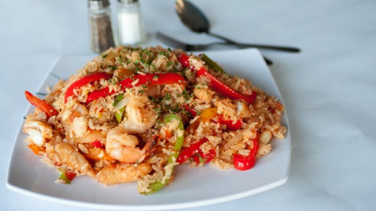 Queen’s Cajun Seafood Delivers the Viet-Cajun Flavors of Houston
