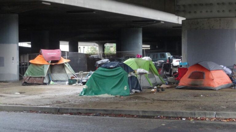 UC Berkeley Researchers: Oakland’s Homeless Camp Policies Are Contradictory, Harmful