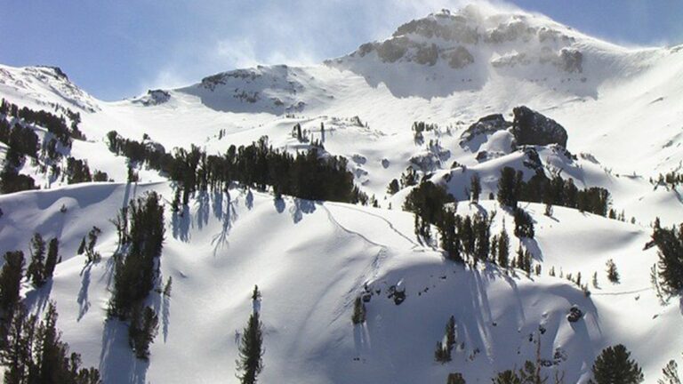 Wednesday Must Reads: Sierra Snowpack at Only Slightly Above Normal; State Extends Water Cuts for Nine More Months