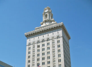 Oakland votes on contested budget