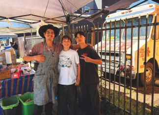Fruitvale’s taco trucks keep tradition rolling Fruitvale's taco trucks keep tradition rolling